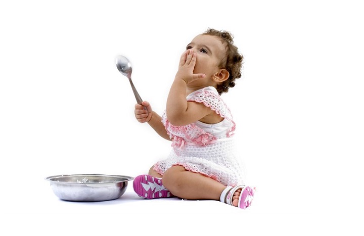 Toddler-with-a-bowl-and-spoon